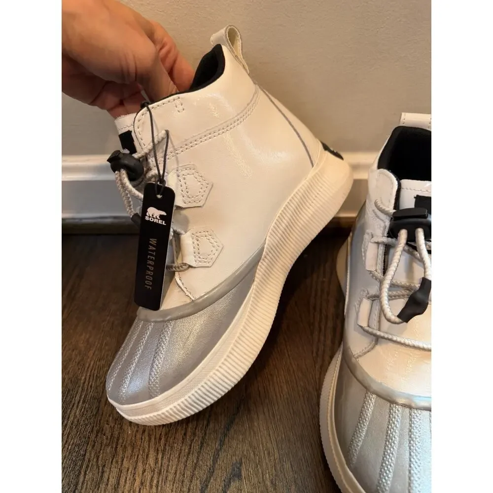 Sorel Out N About Waterproof Booties white silver Youth Sz 6 NWT